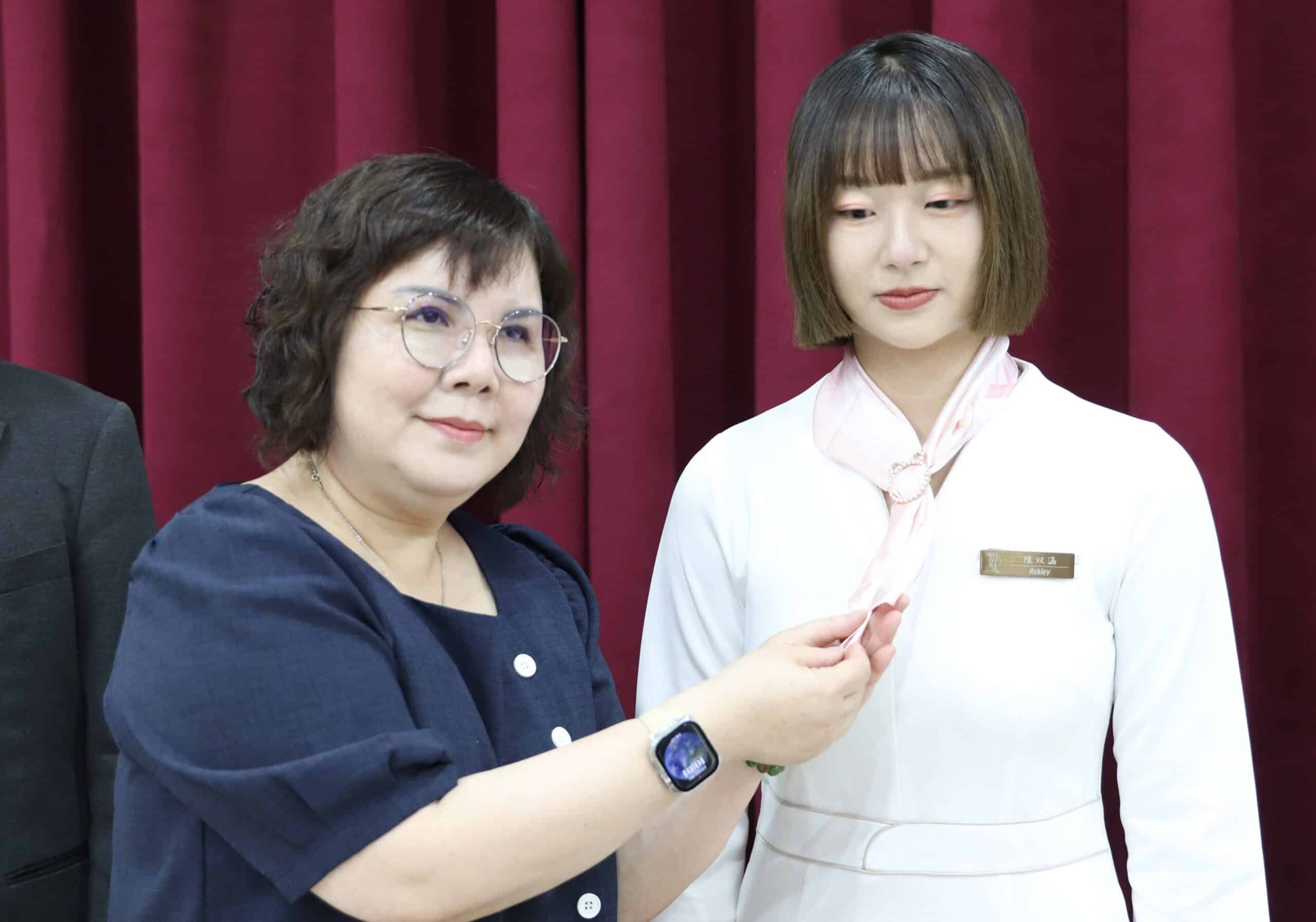 中華醫大生物醫學及美容保健系授服繫巾儀式醫美生力軍亮眼出擊